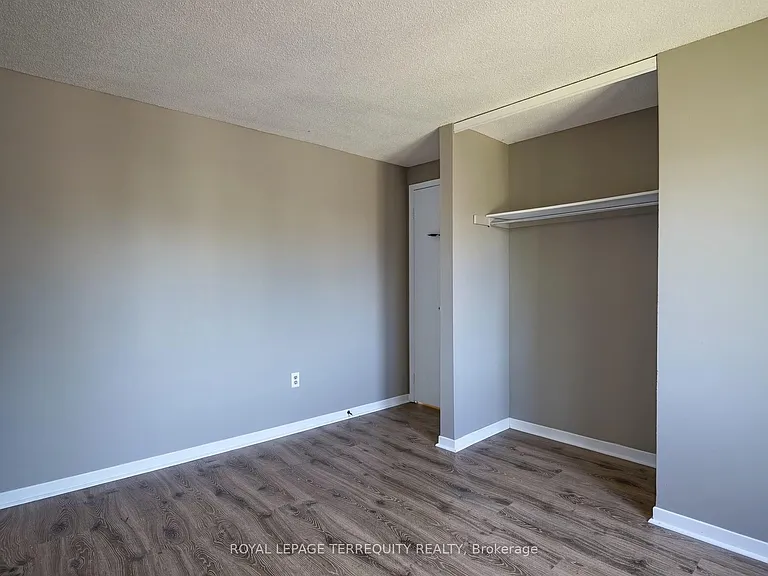 7 Yorkville Ct — Photo 34