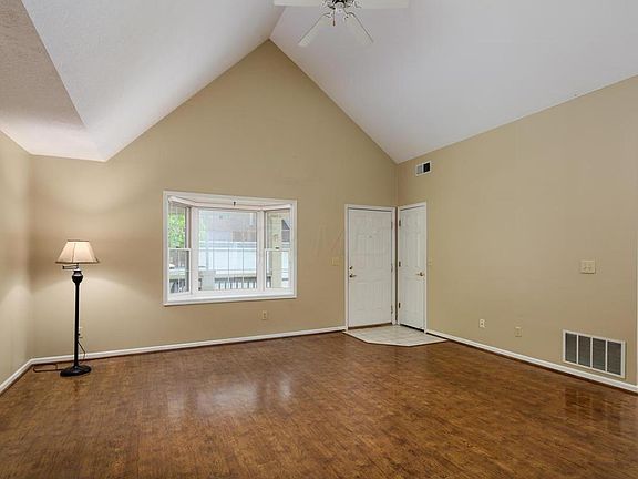 3rd image of 8390 Orchard Knoll Ln