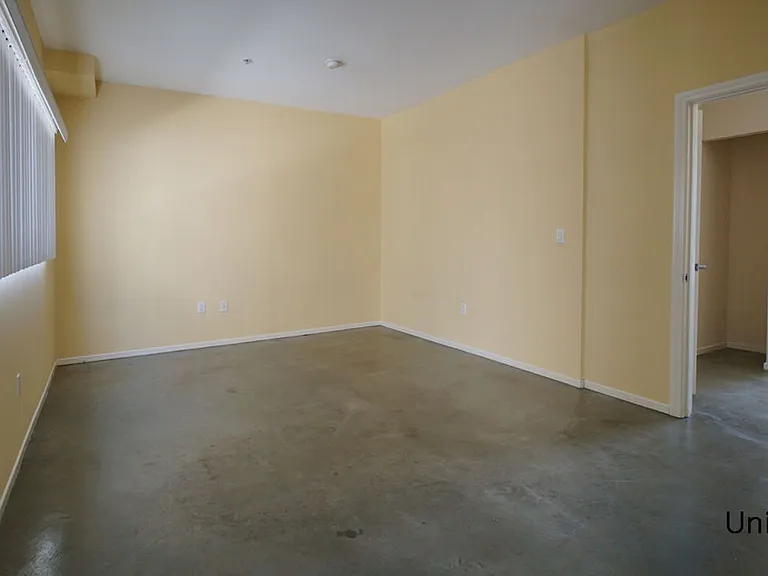 922 W 23rd St #209 — Photo 5