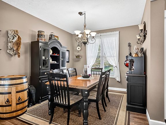 5th image of 810 E Montarosa Drive