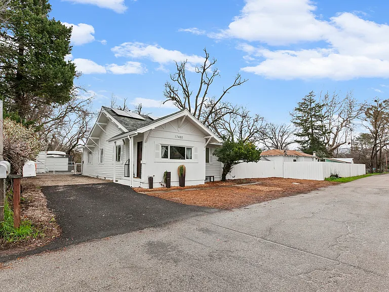 17480 Pine St — Photo 10
