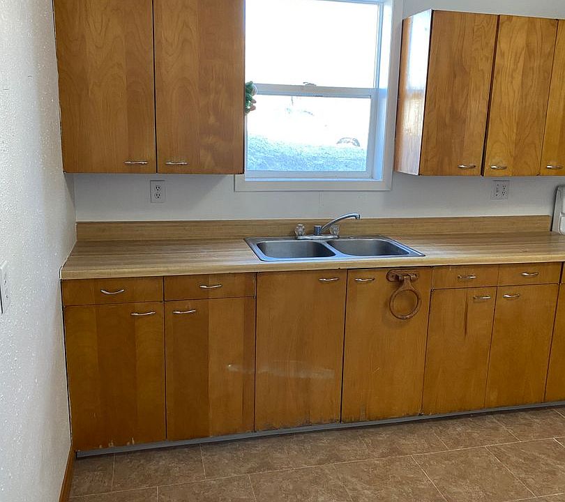 1st image of 810 10th St NE #2