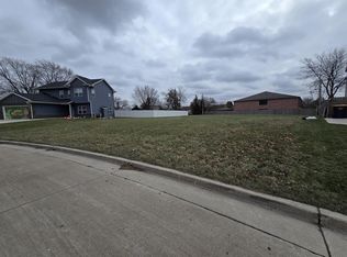 90 Stuth Ave, Milwaukee, WI 53214