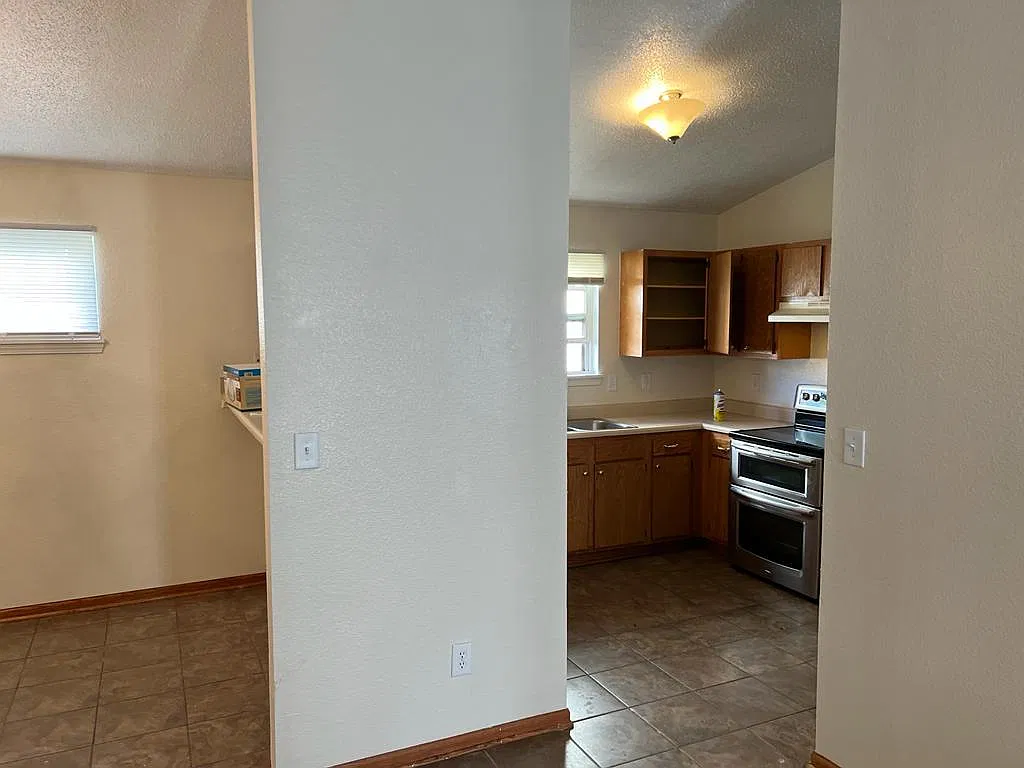 3 bed, 1319 sqft, $1,600 — Photo 3