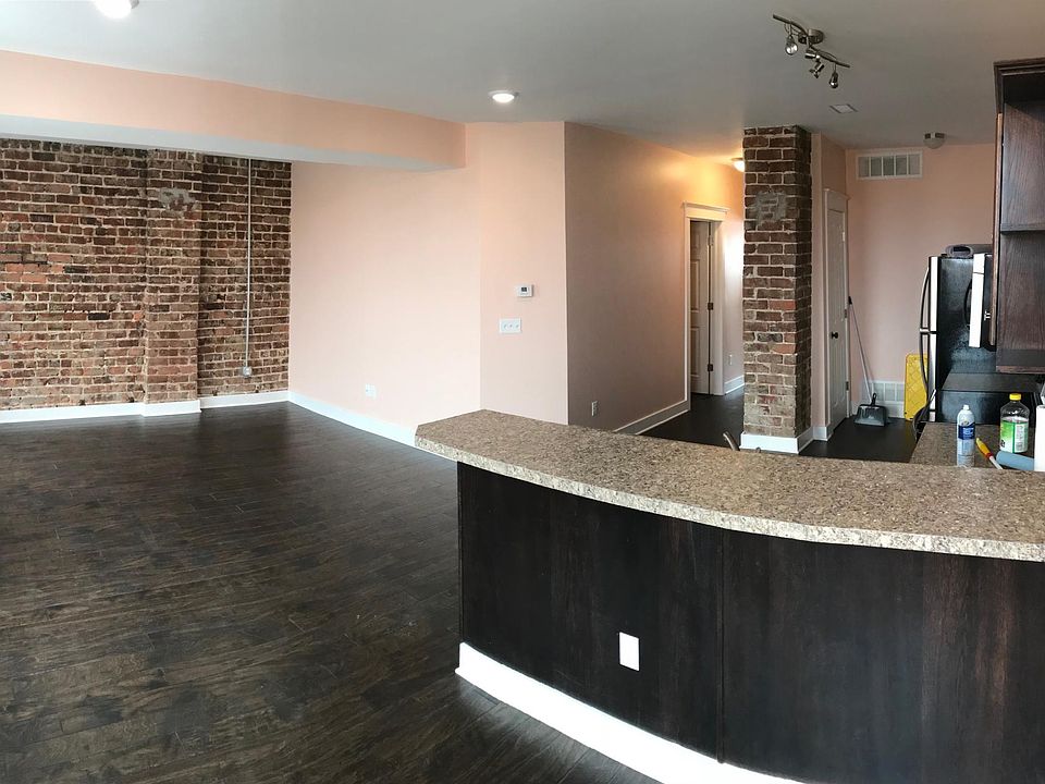 Kitchen and Livingroom