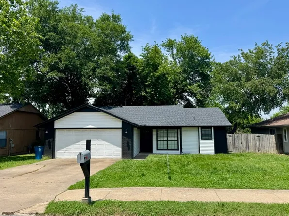 207 Jonathan Dr, Bentonville, AR 72712