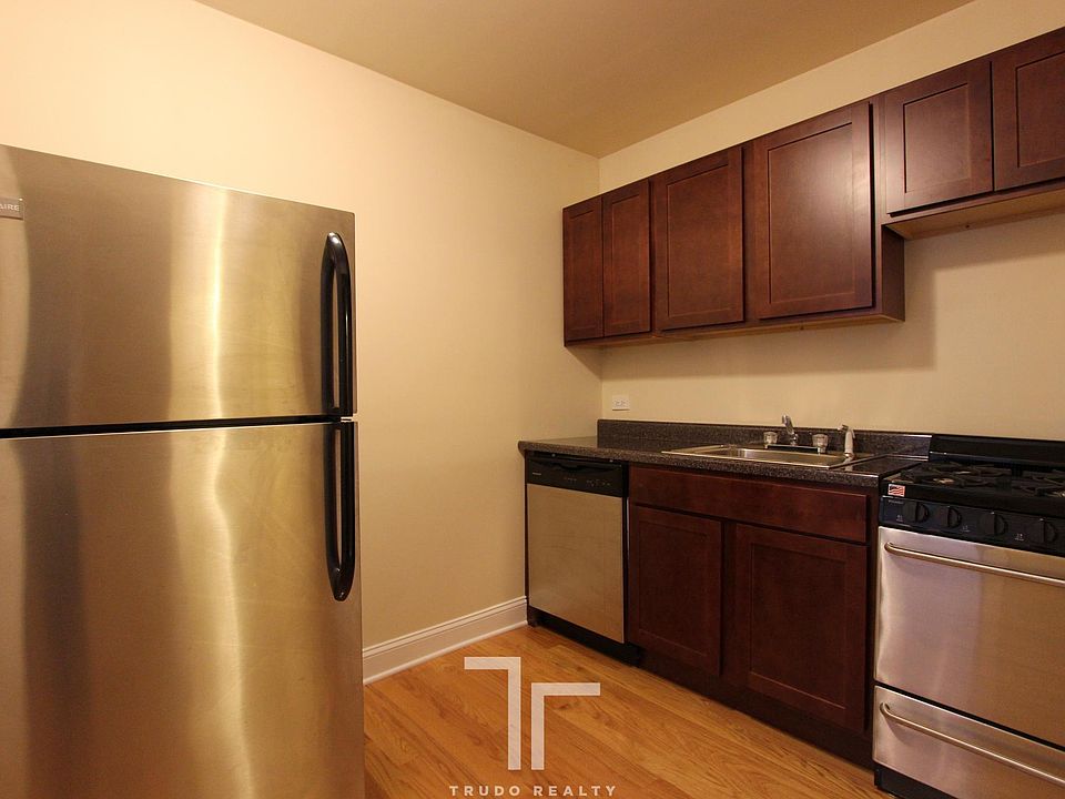 1st image of 1347 N Dearborn St APT 0102