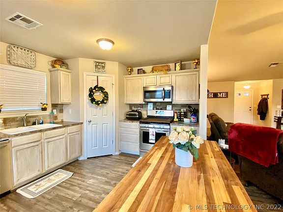5th image of 3600 E Vail St