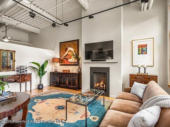 4th image of 231 Robinson St Unit 318