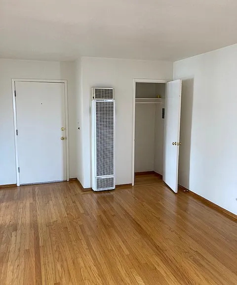 854 40th St #11 — Photo 3