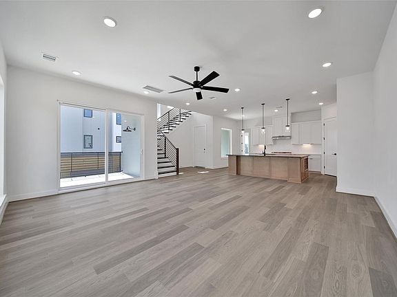 5th image of 4404 Anthony Court Ln