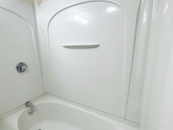 3rd image of 176 Presidents Ln #404R
