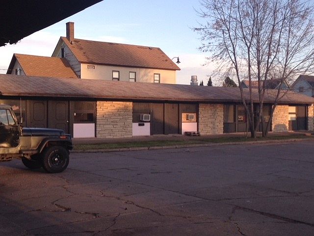 1st image of 407 Lake Shore Dr E #9