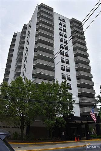1st image of 1600 Center Ave APT 6C