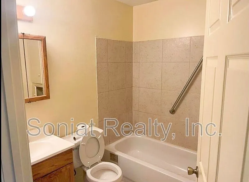 2 bed, 1.0 bath, 812 sqft, $1,250 — Photo 4
