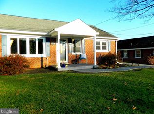 438 Hostetter Dr, Millersville, PA 17551