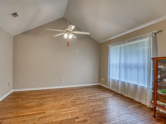 4th image of 1025 Teresa Ct