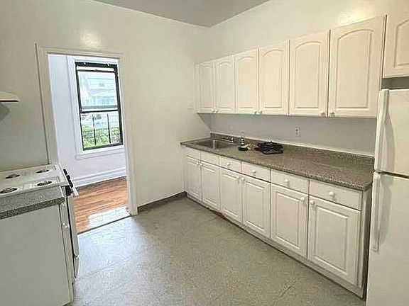 5th image of 4235 159th St APT 1A