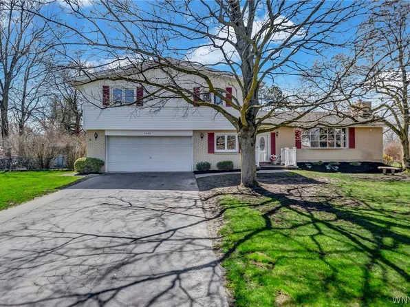 4858 Smiley Ter, Clarence, NY 14031