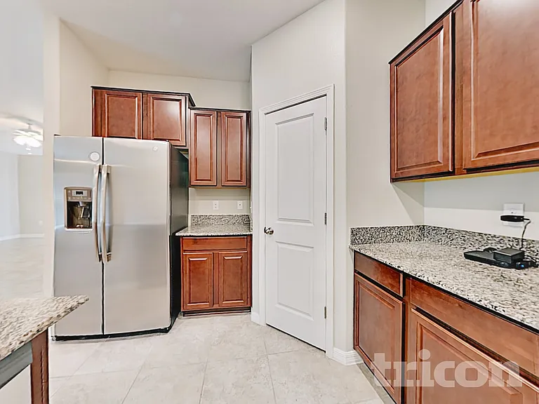 1724 Broad Winged Hawk Dr — Photo 32