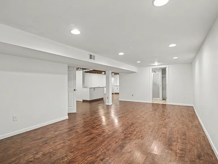 353 Hollywood Dr — Photo 13