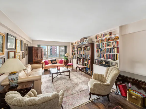 345 East 56th Street 5C image 2 of 10