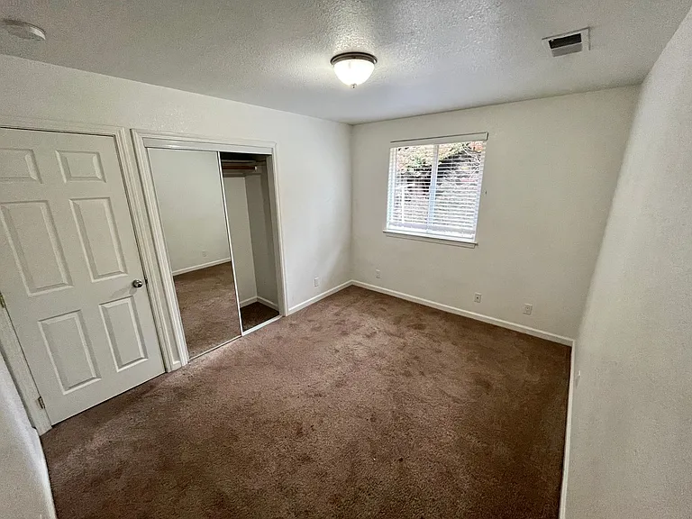 3062 Girard Ct — Photo 11