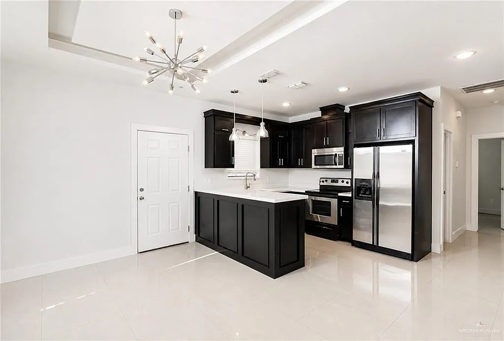 2 bed, 2.0 bath, 4386 sqft, $975 — Photo 2