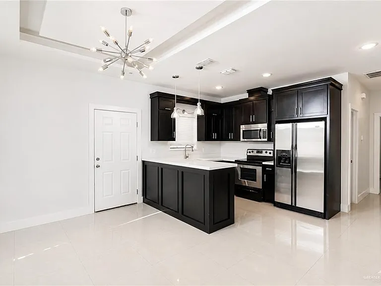 1219 Whiteoak Dr #4 — Photo 2