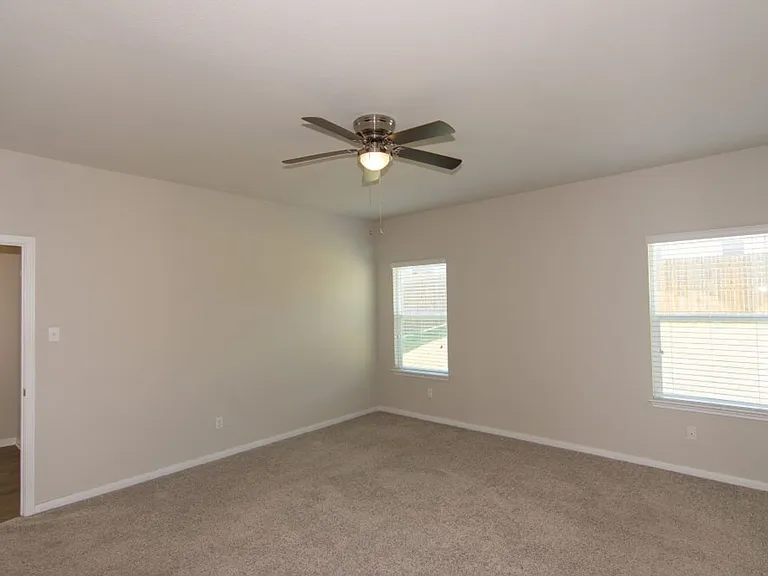 649 Donegal Ln — Photo 18