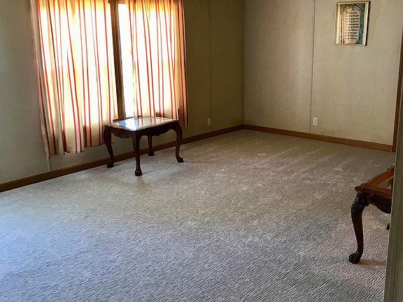 3rd image of 3724 Fairview Rd