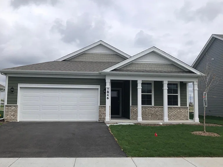 7846 W 105th Pl — Photo 1