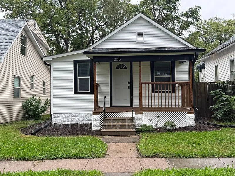 236 W East St