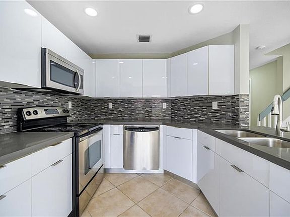 5th image of 5103 NW 114th Pl