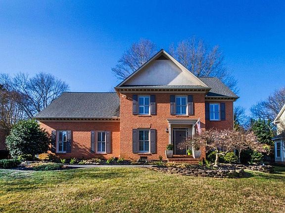 2nd image of 1209 Ashgrove Pl