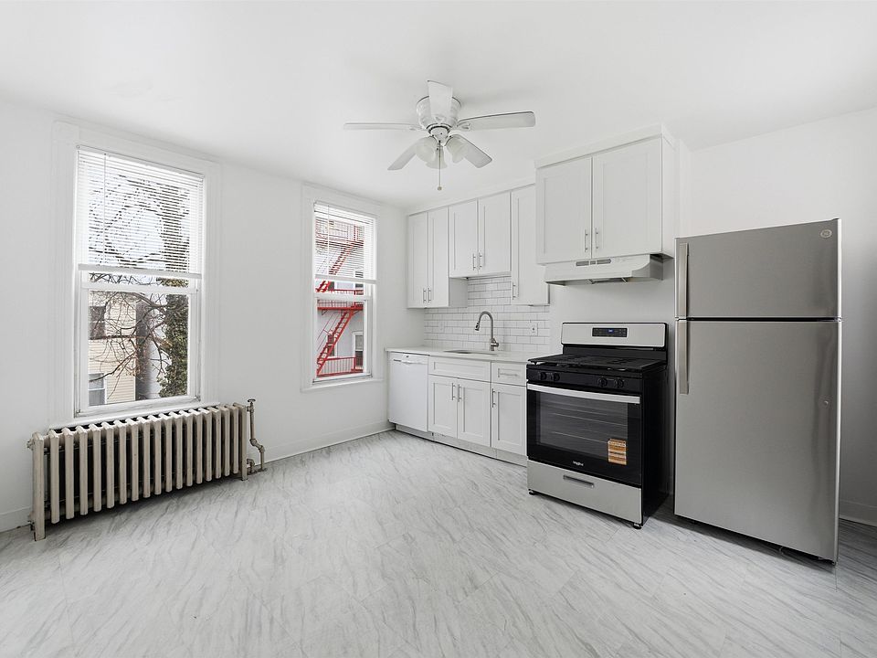 1st image of 44 Booraem Ave Floor 2