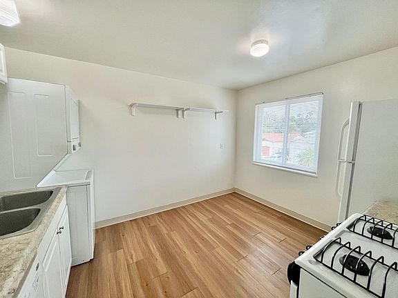 3rd image of 6083 Severin Dr