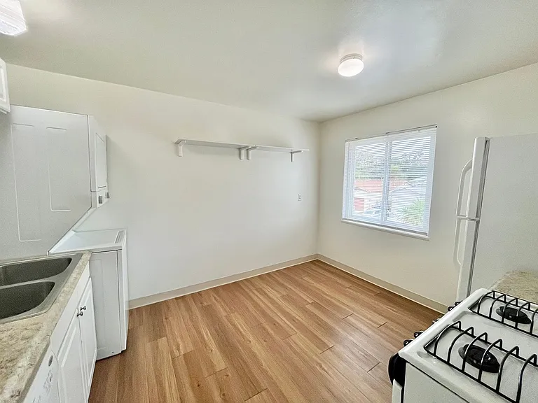 6083 Severin Dr — Photo 3