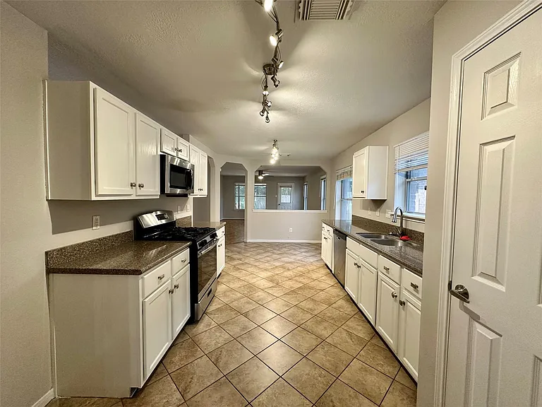 21907 Willow Downs Dr — Photo 3