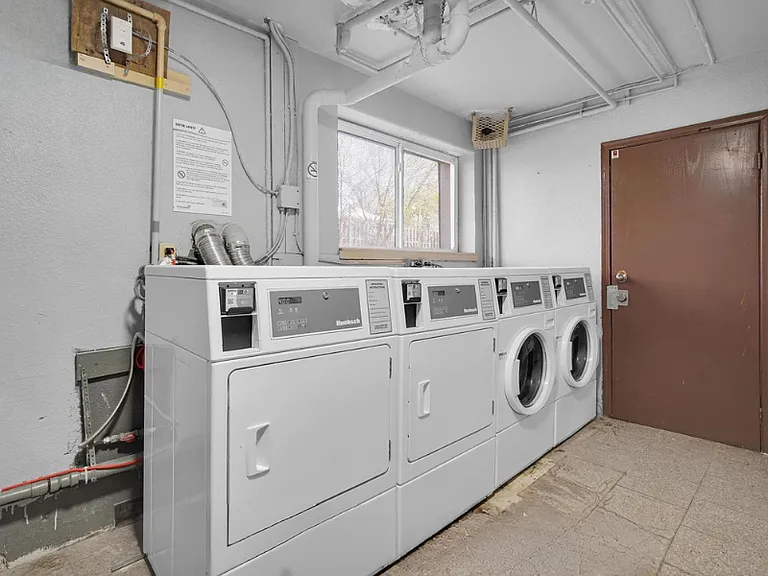 852 Trafalgar St — Photo 4