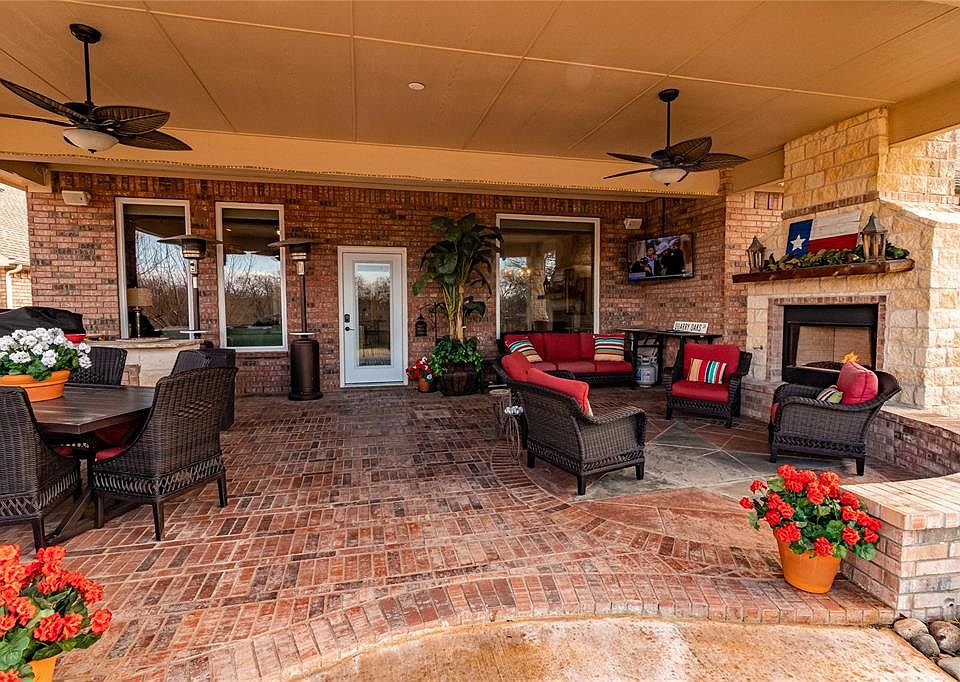 1st image of 908 Quarry Oaks Dr