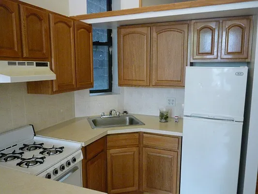 Rented by Chartwell Manhattan Realty | media 11