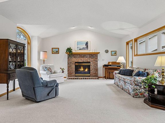 5th image of 1360 Mockingbird Dr