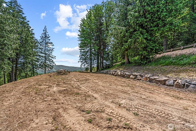3rd image of 1899 Mt Pleasant Road