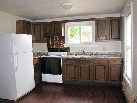 4th image of 358 Pine St