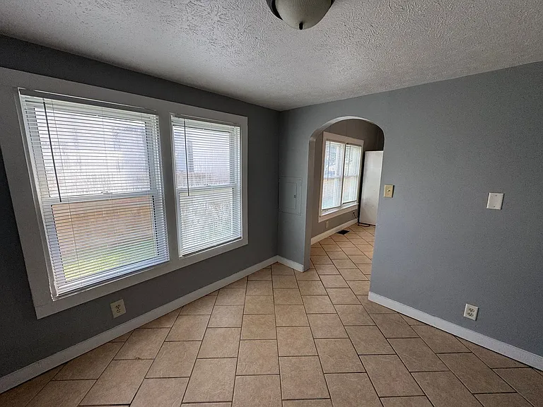 341 S Randolph St — Photo 17