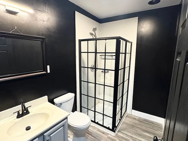 509 E Strawberry St — Photo 16