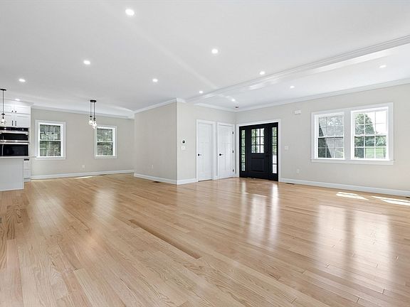 3rd image of 53 Louis St