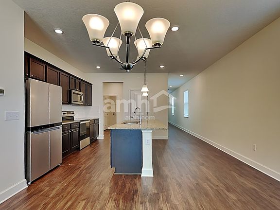 4th image of 1049 Walden Pond Dr