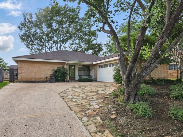 2415 Amber Hill Ln, Euless, TX 76039